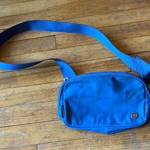 lululemon athletica  Belt Bag in Vibrant Blue